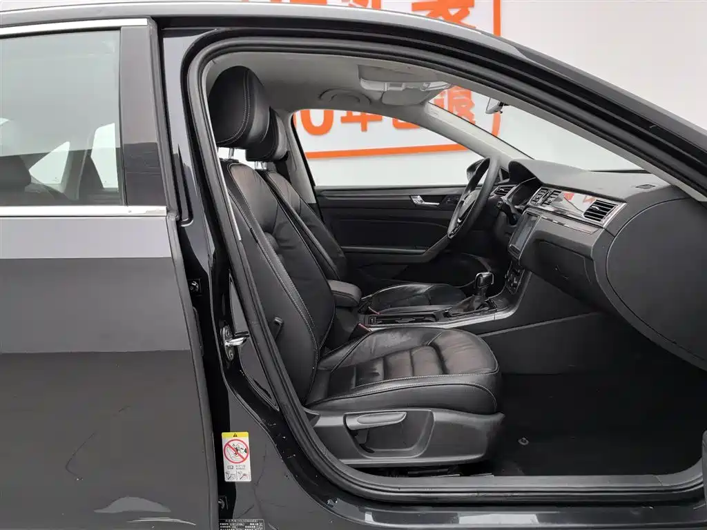 Volkswagen Passat 2017 280TSI DSG Elegance фото 23