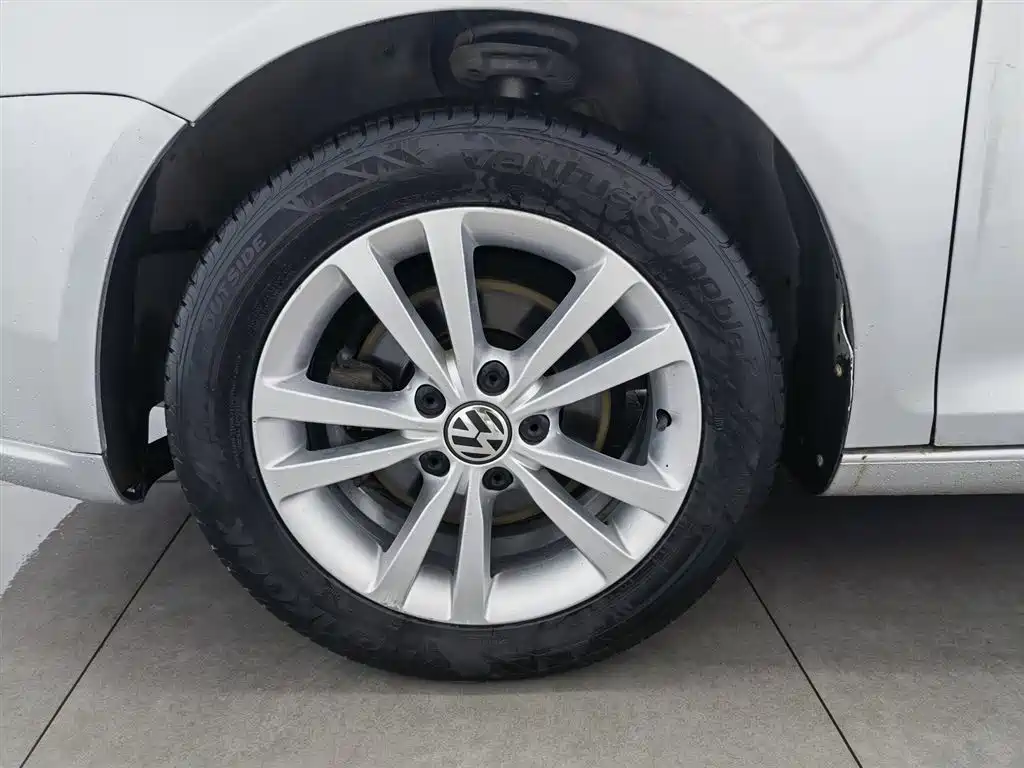 Volkswagen Sagitar 2011 1.6L Manual Comfort фото 17