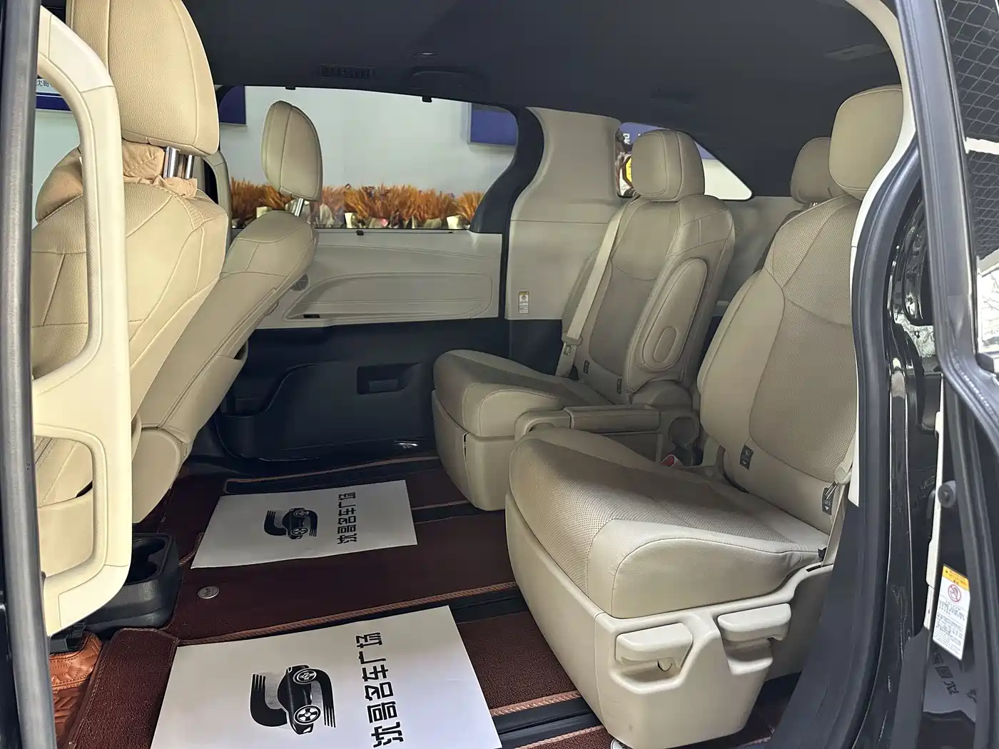 Toyota Sienna 2023 2.5L Hybrid Luxury Edition фото 5