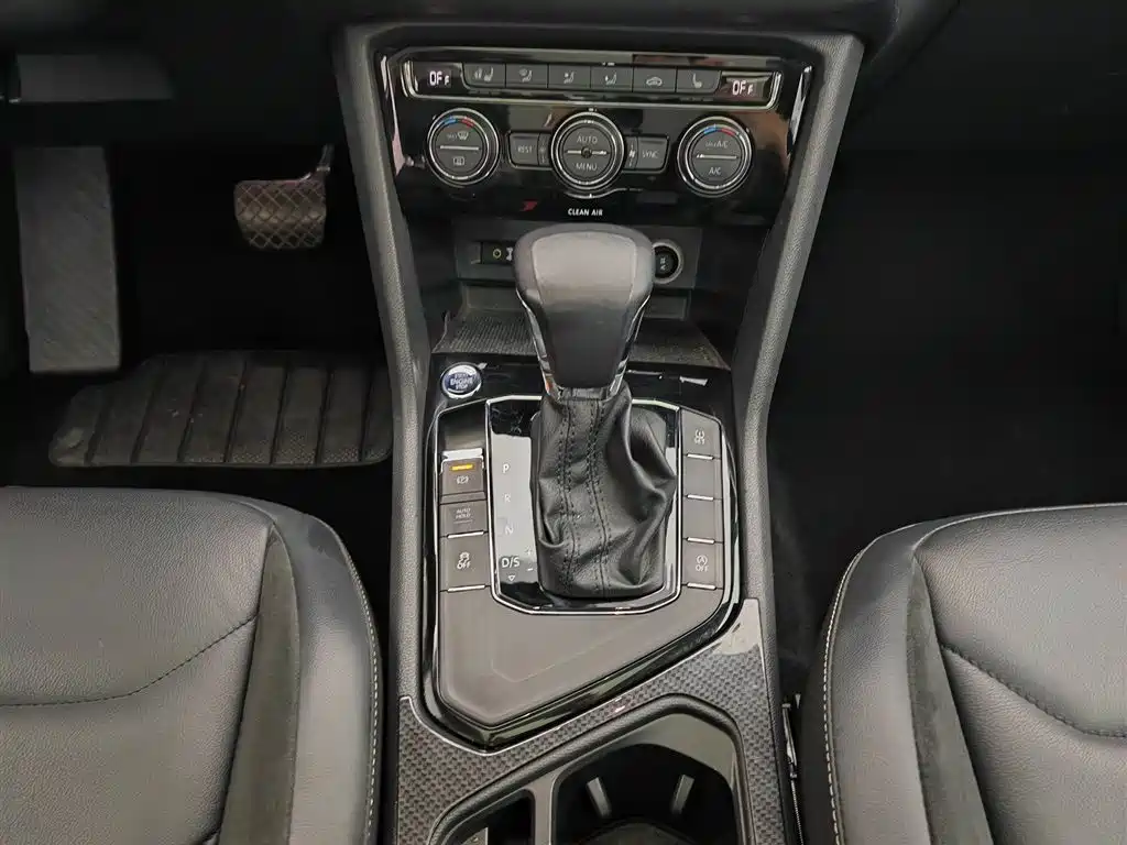 Volkswagen Tiguan L 2017 380TSI Automatic 4WD Luxury Edition фото 13