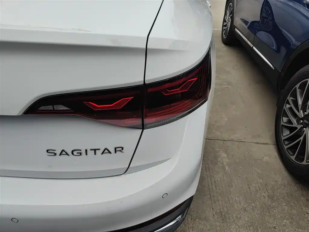 VOLKSWAGEN SAGITAR
