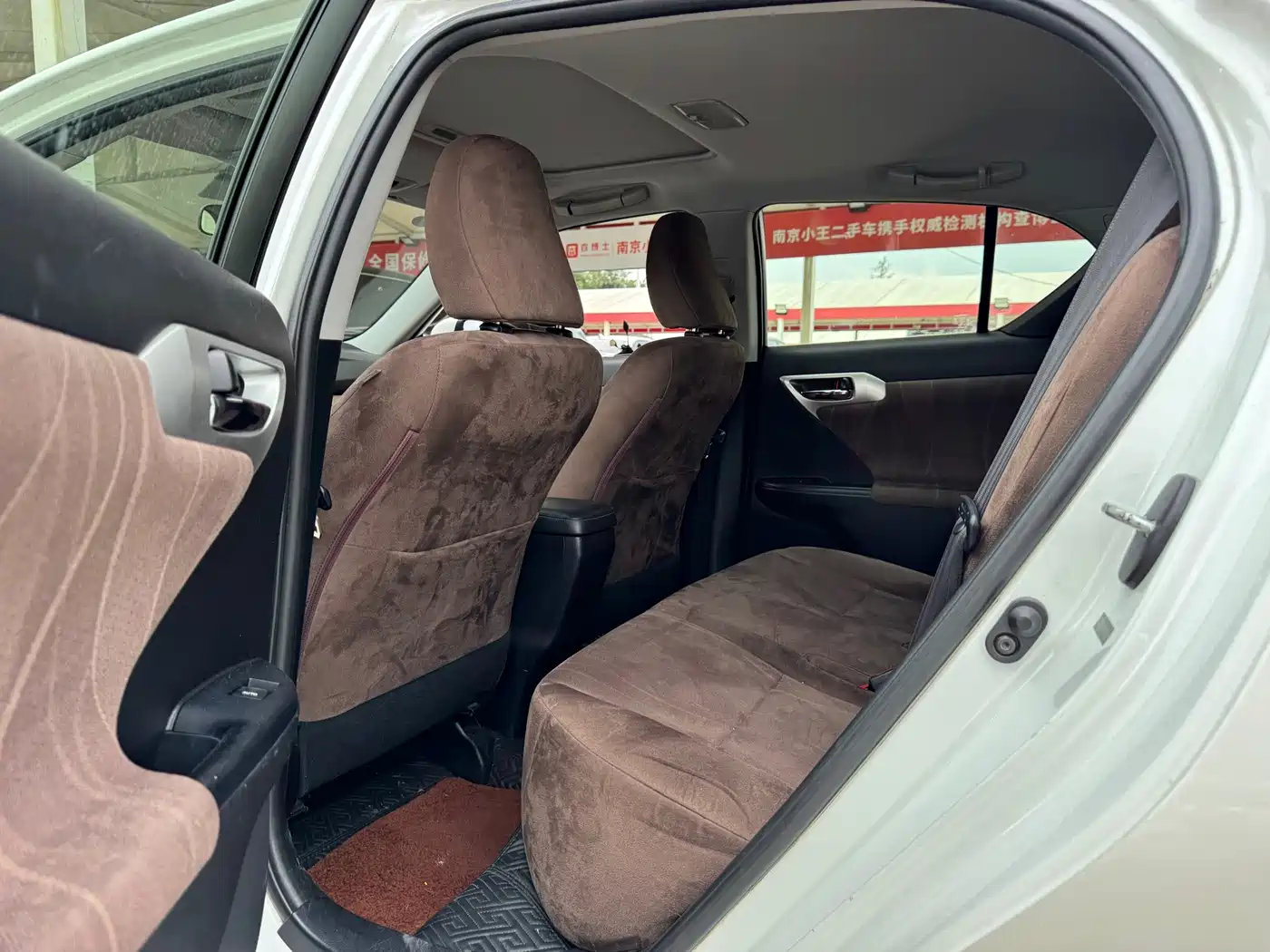 Фото 4 - Lexus CT