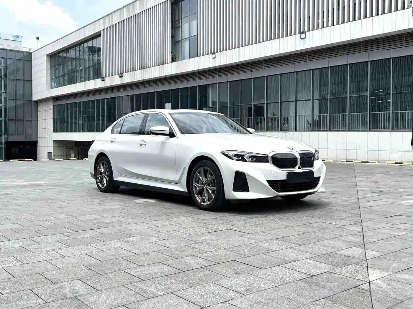 BMW i3 2024 eDrive 35 L фото 3
