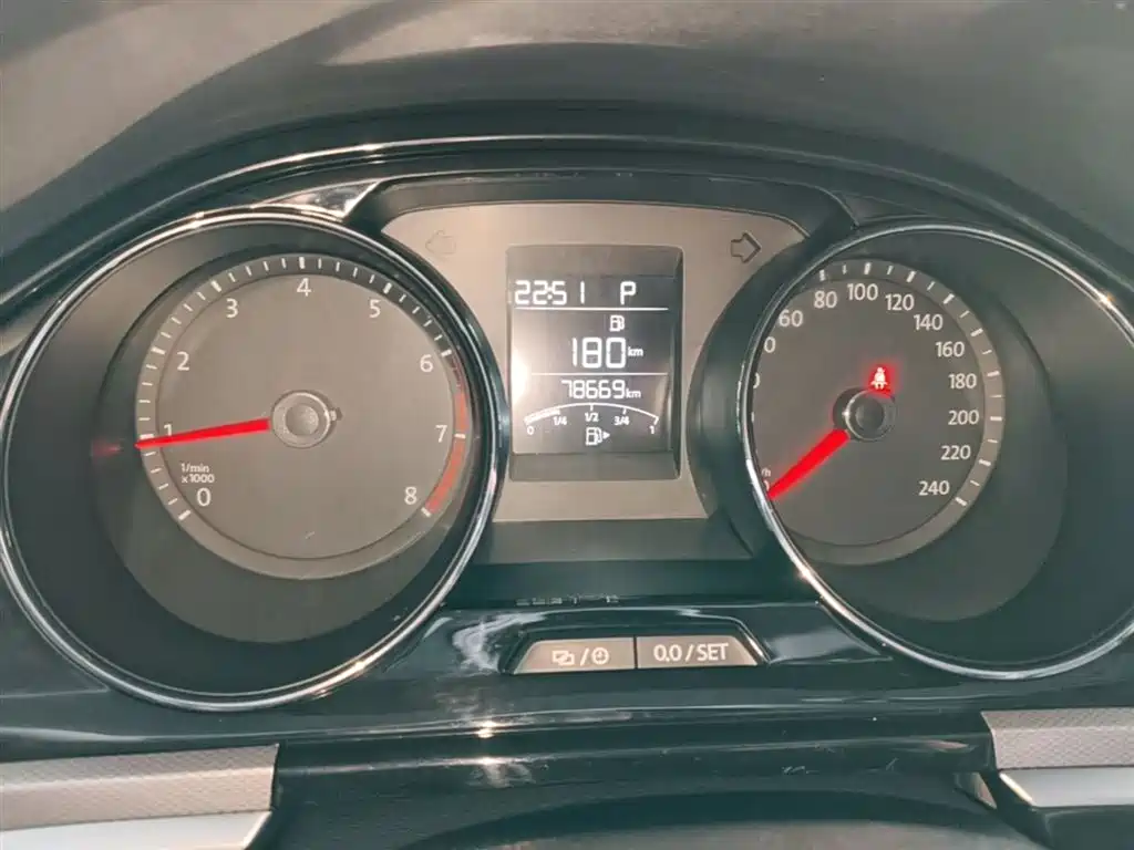 Volkswagen Bora 2018 1.5L Automatic Comfort фото 12
