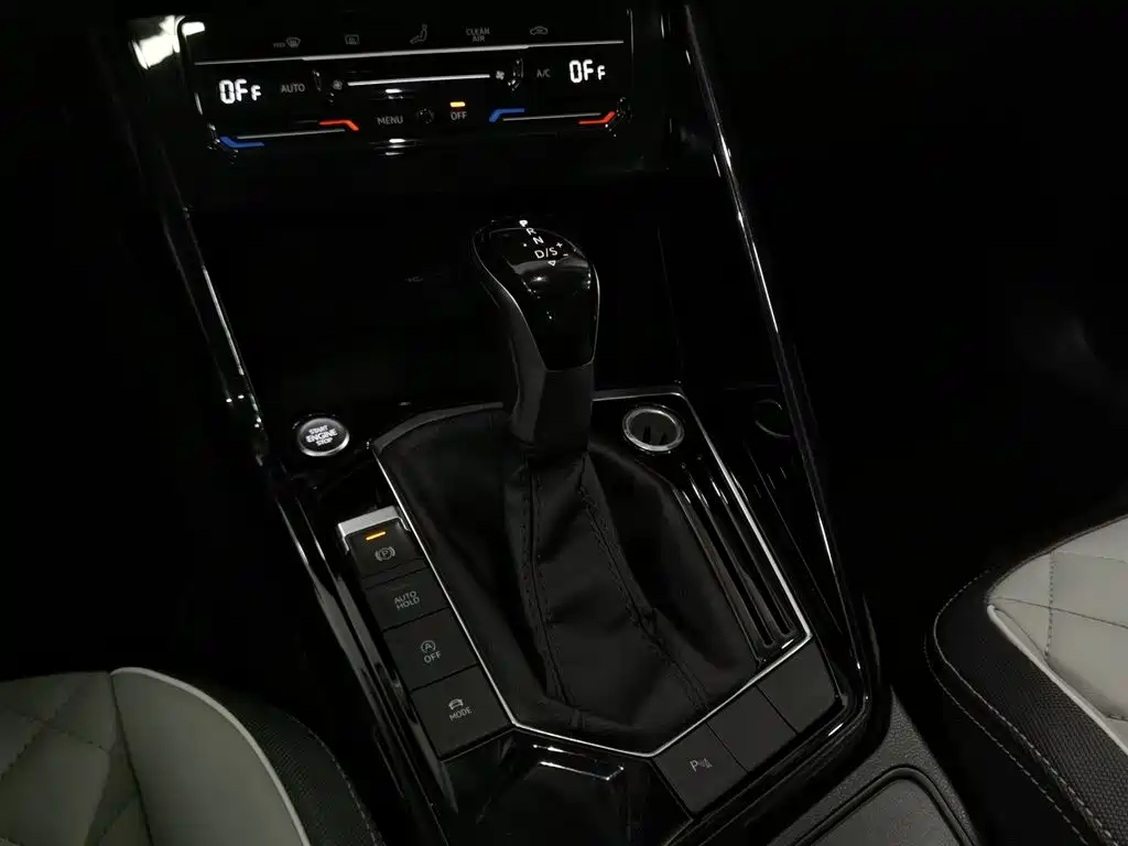 Volkswagen Tayron 2024 300TSI 2WD Luxury Plus Advanced фото 13