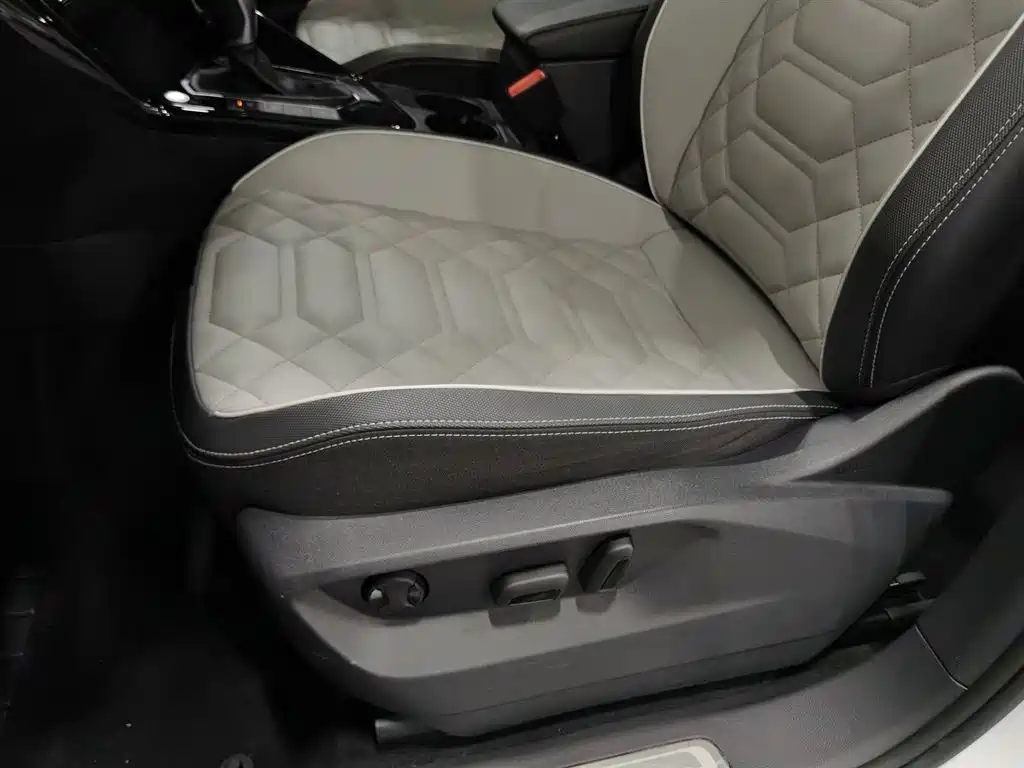 Volkswagen Tayron 2024 300TSI 2WD Luxury Plus Advanced фото 20