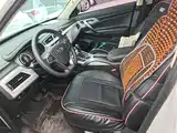 Фото 15 - Geely Atlas