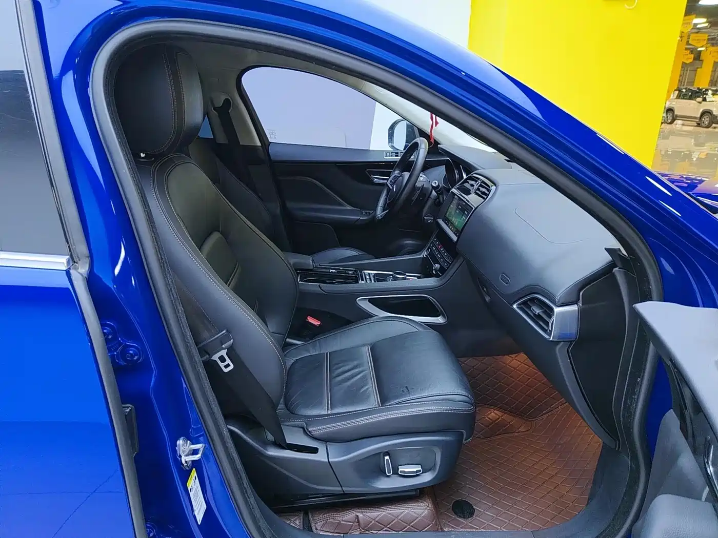 Photo 5 - Jaguar F-PACE
