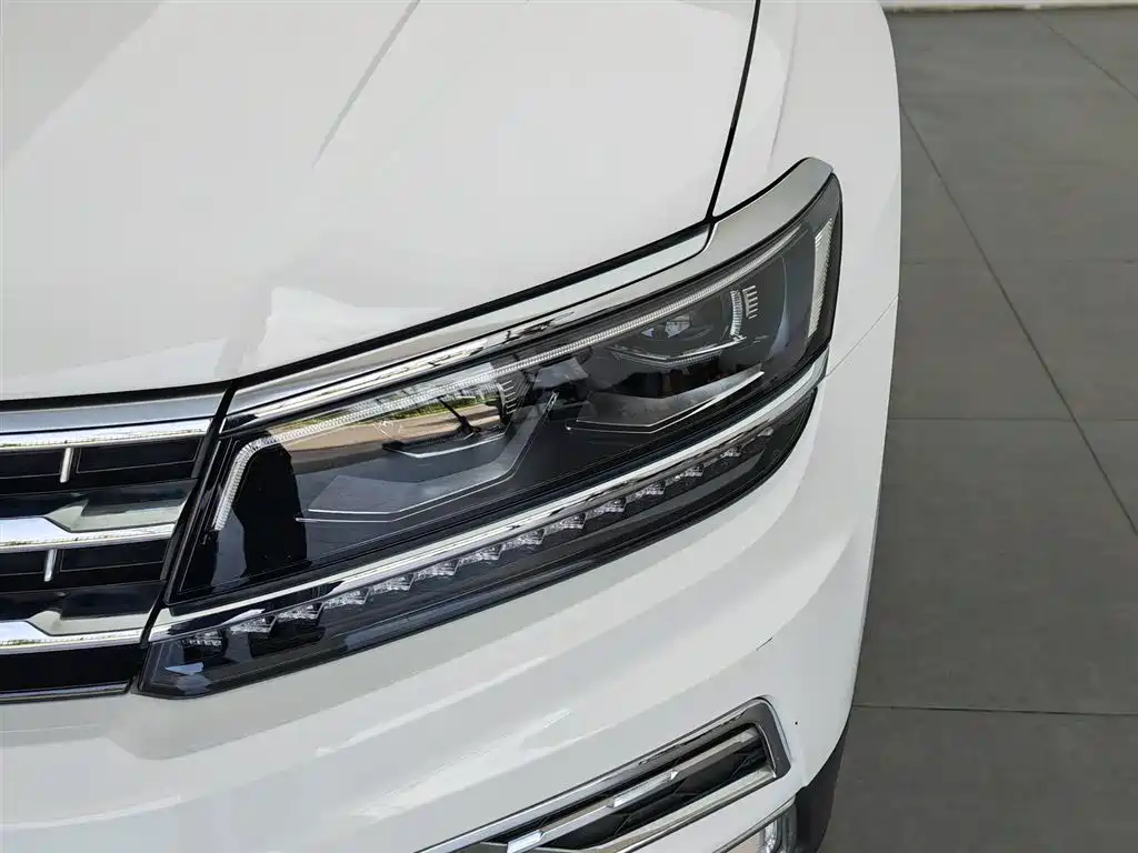 Volkswagen Tiguan L 2017 380TSI Automatic 4WD Luxury Edition фото 7