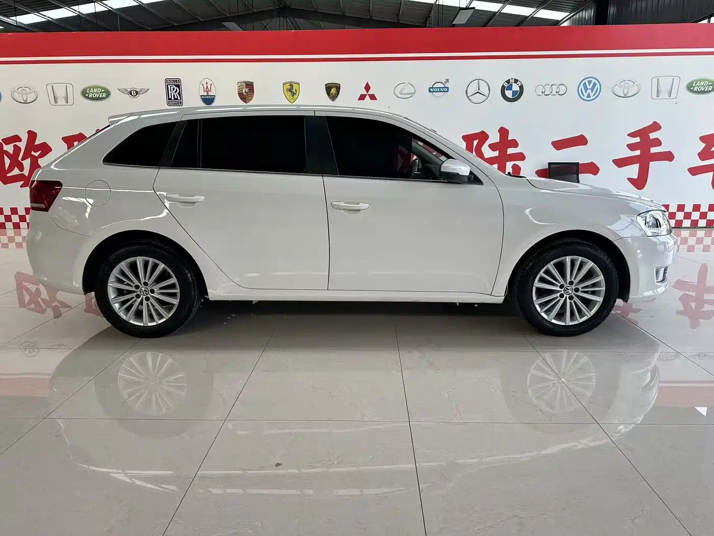 Volkswagen Lavida Tour 2013 1.6L Automatic Comfort фото 11