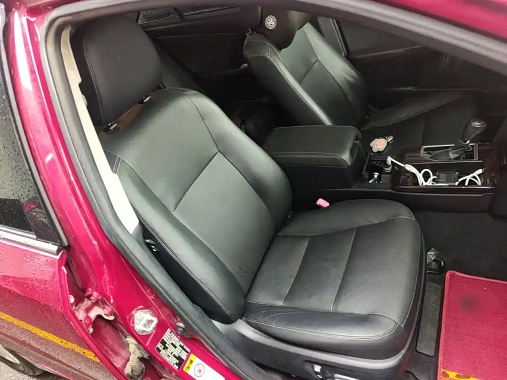 Фото 25 - Toyota Camry