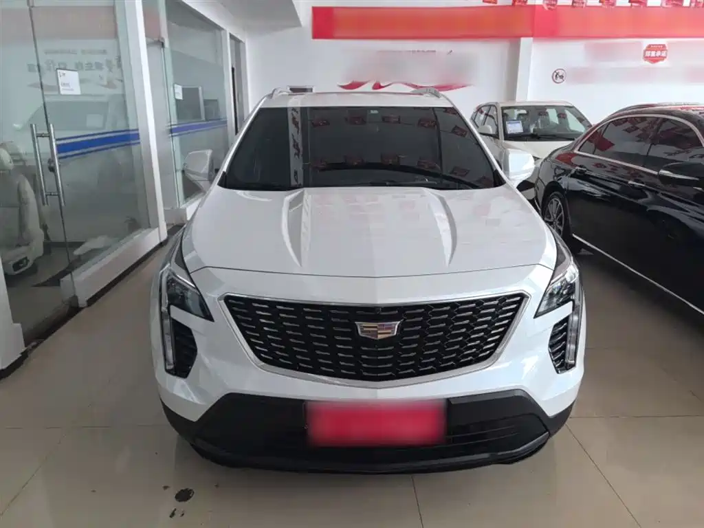 CADILLAC XT4