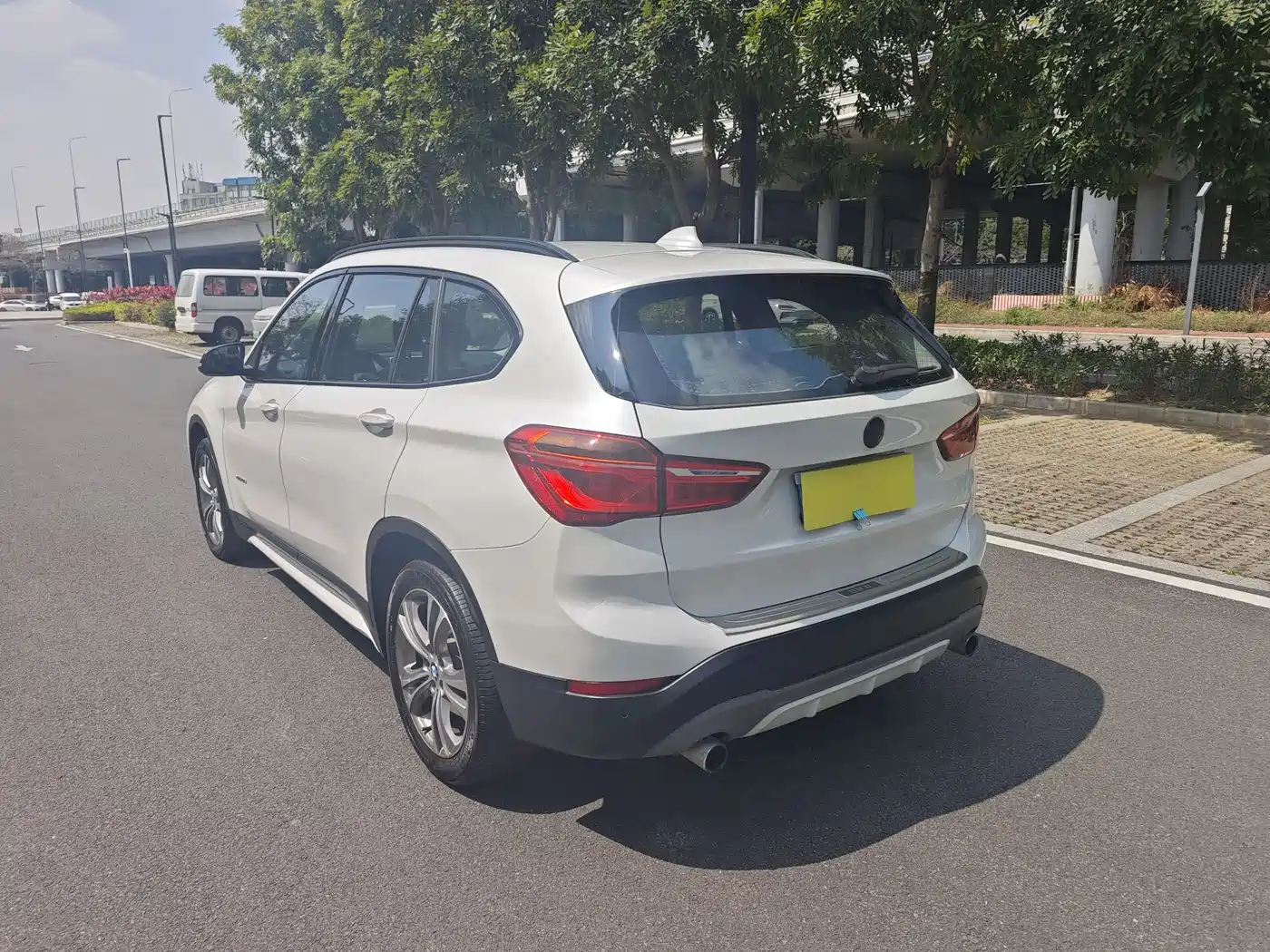BMW X1 2016 xDrive20Li Luxury Model фото 4