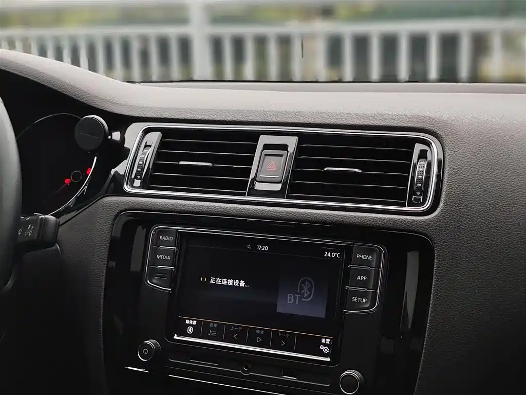 Volkswagen Sagitar 2018 1.6L Automatic Comfort фото 15