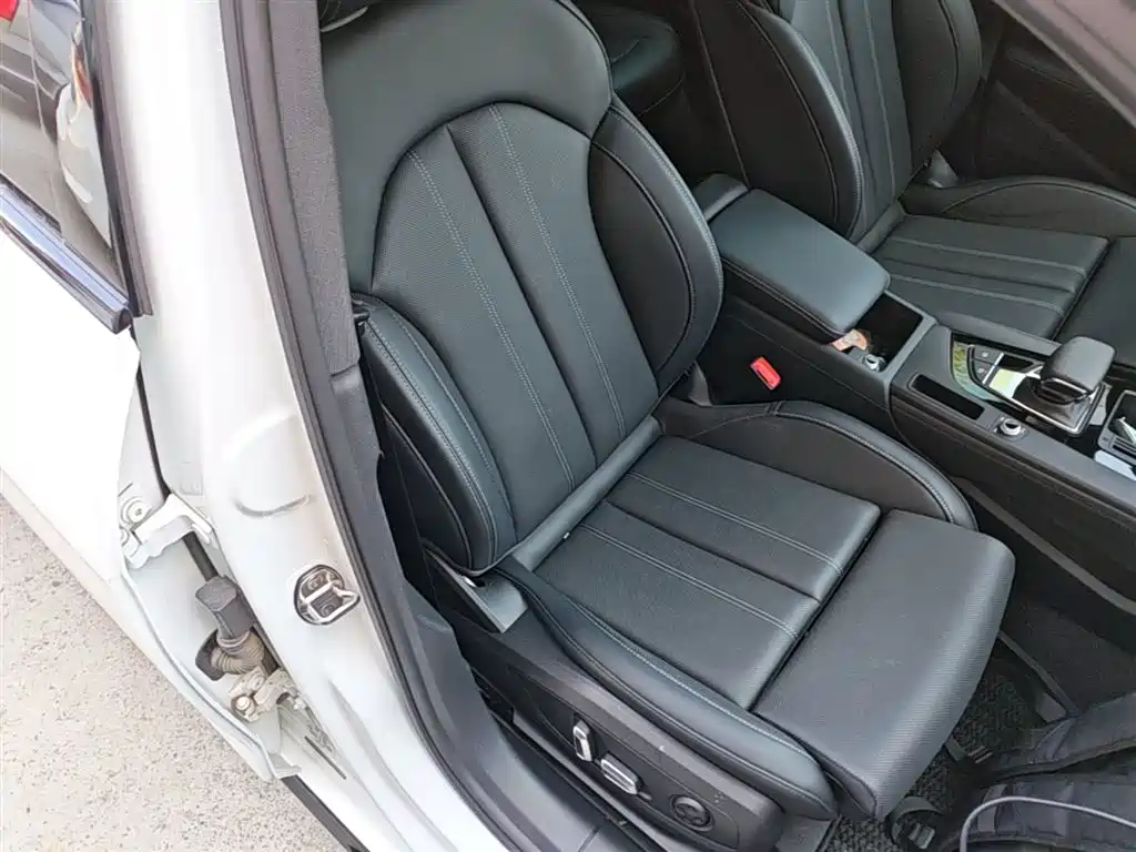 Audi A4L 2024 40 TFSI Luxury Dynamic фото 25