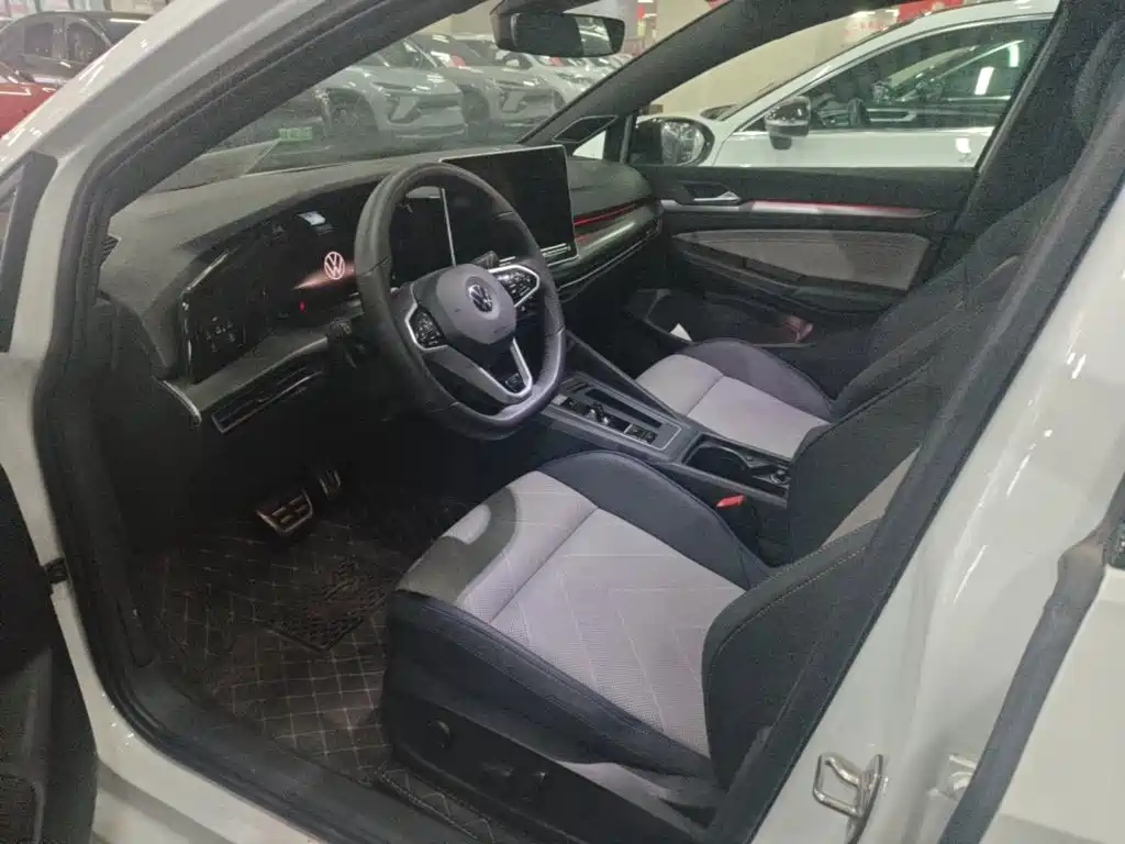 Volkswagen Golf 2025 2025 300TSI R-Line