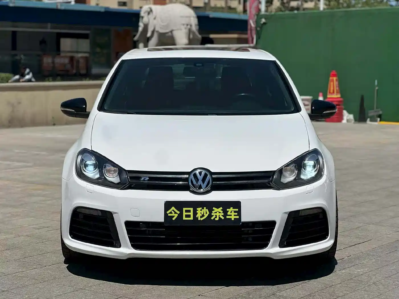 Volkswagen Golf (Import) 2011 2.0TSI R фото 2
