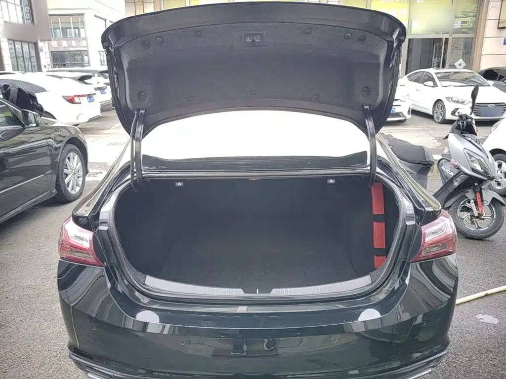 Фото 19 - Chevrolet Malibu XL