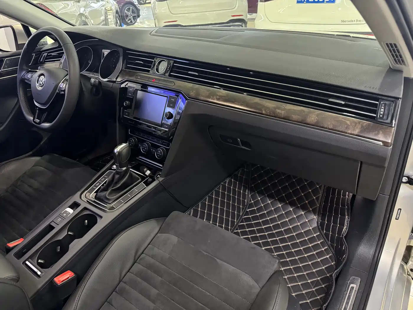 Volkswagen Magotan 2018 330TSI DSG Luxury фото 9