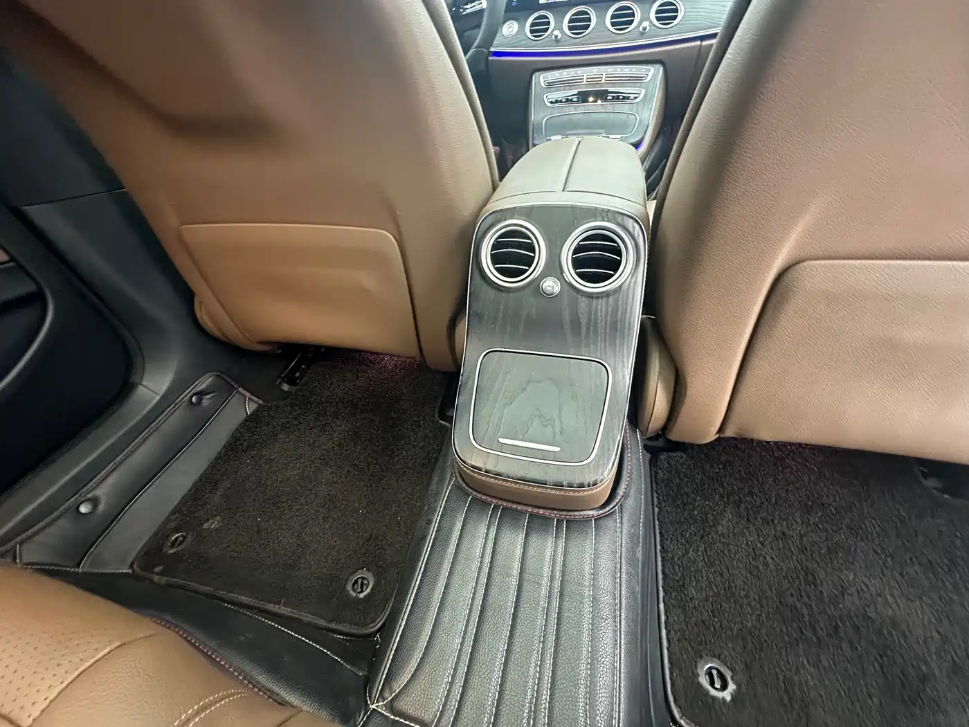 Mercedes-Benz E-Class New Energy 2022 E 350 e L Plug-in Hybrid Sedan фото 23