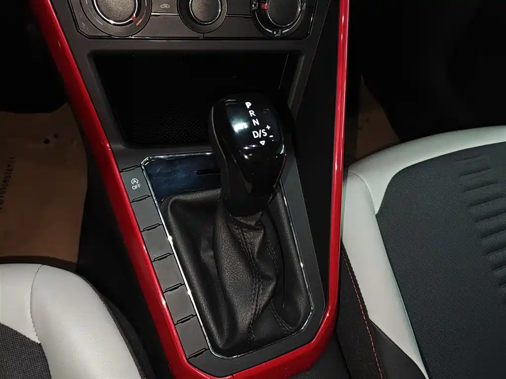 Volkswagen Polo 2019 Plus 1.5L Automatic Colorful Tech Edition фото 14
