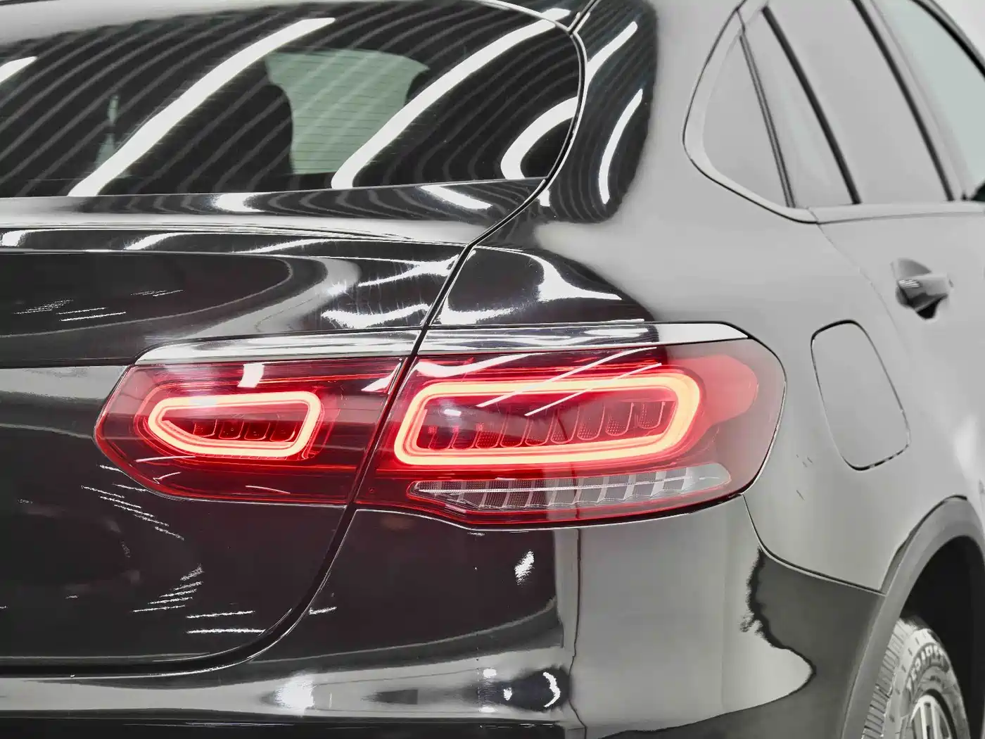 Mercedes-Benz GLC Coupe 2023 Model GLC 260 4MATIC Coupe SUV фото 29