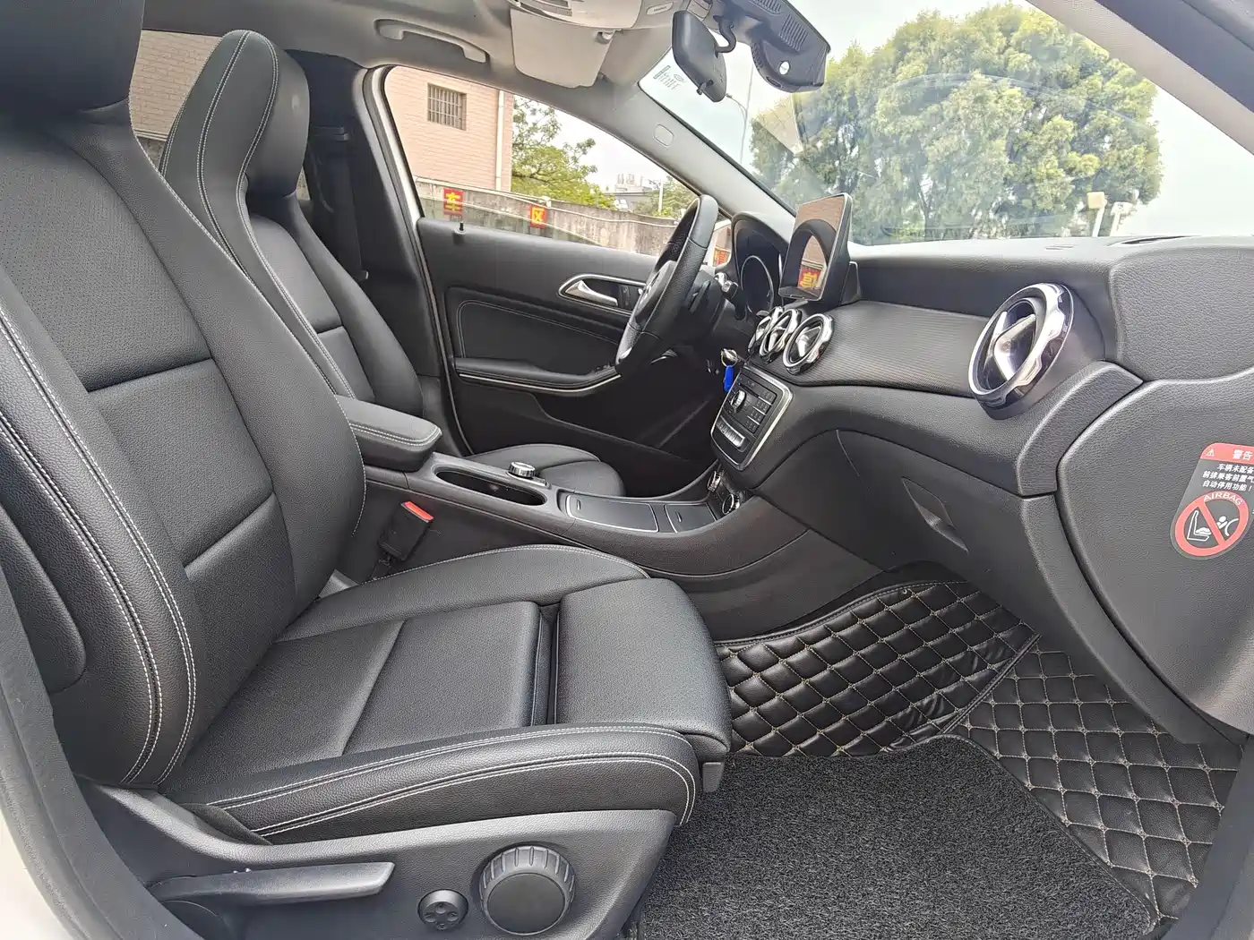 Mercedes-Benz GLA 2017 GLA 200 Dynamic фото 12