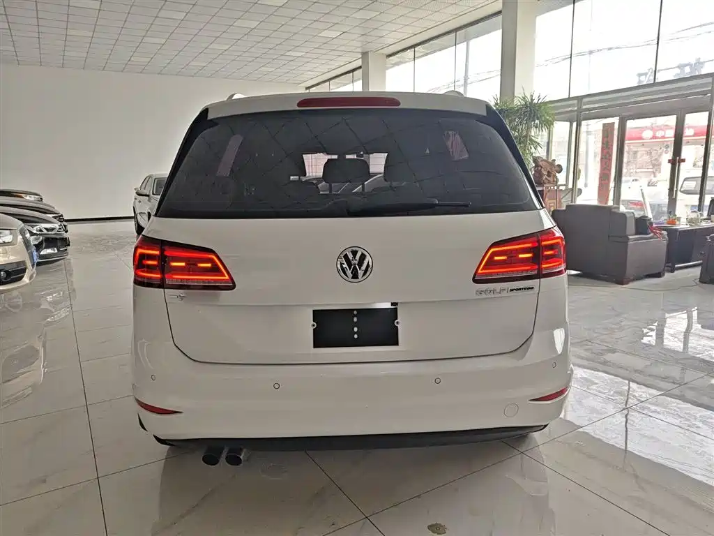 Volkswagen Golf Sportsvan 2016 230TSI Automatic Progressive фото 6