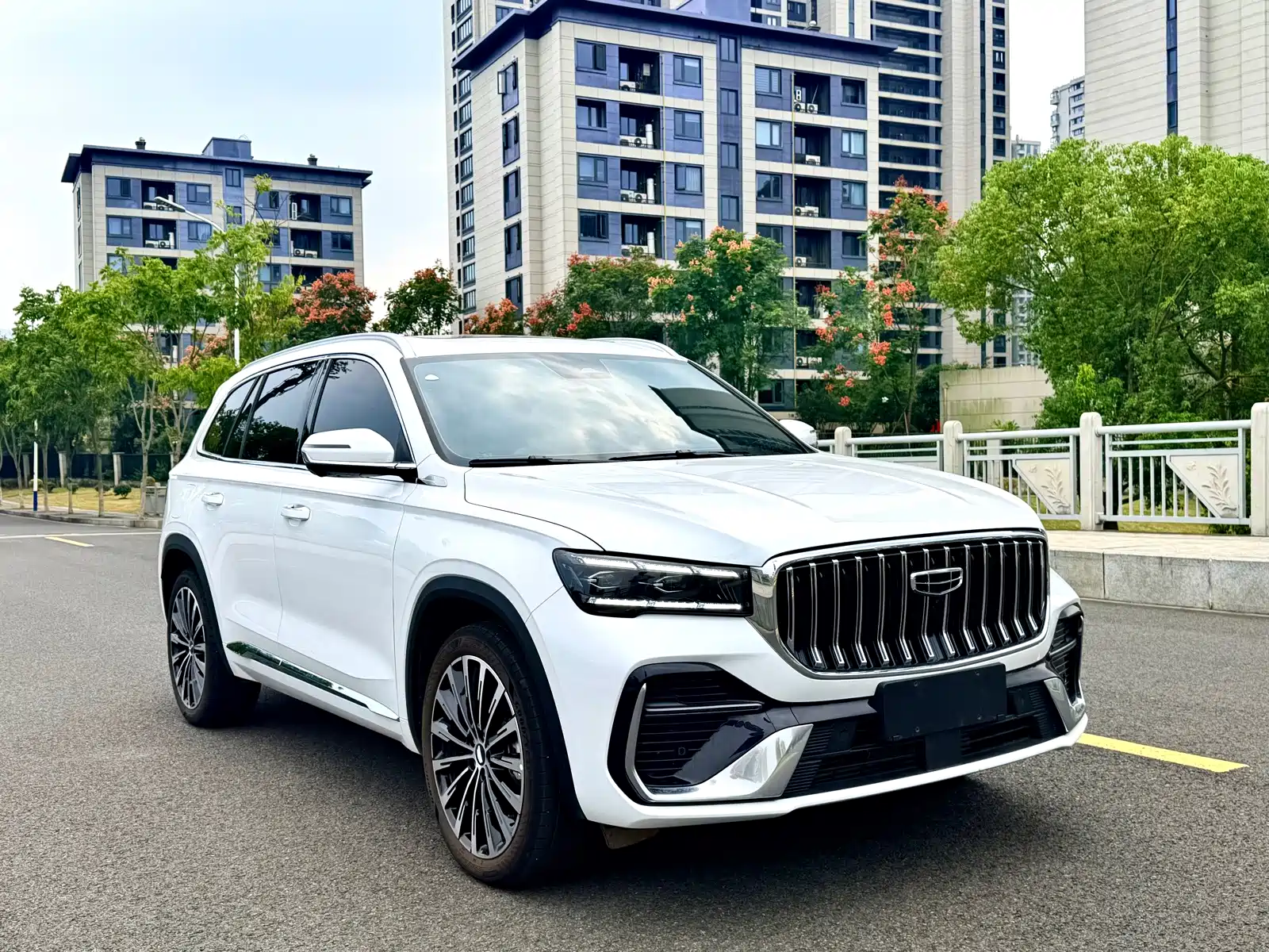 Фото 2 - Geely Monjaro