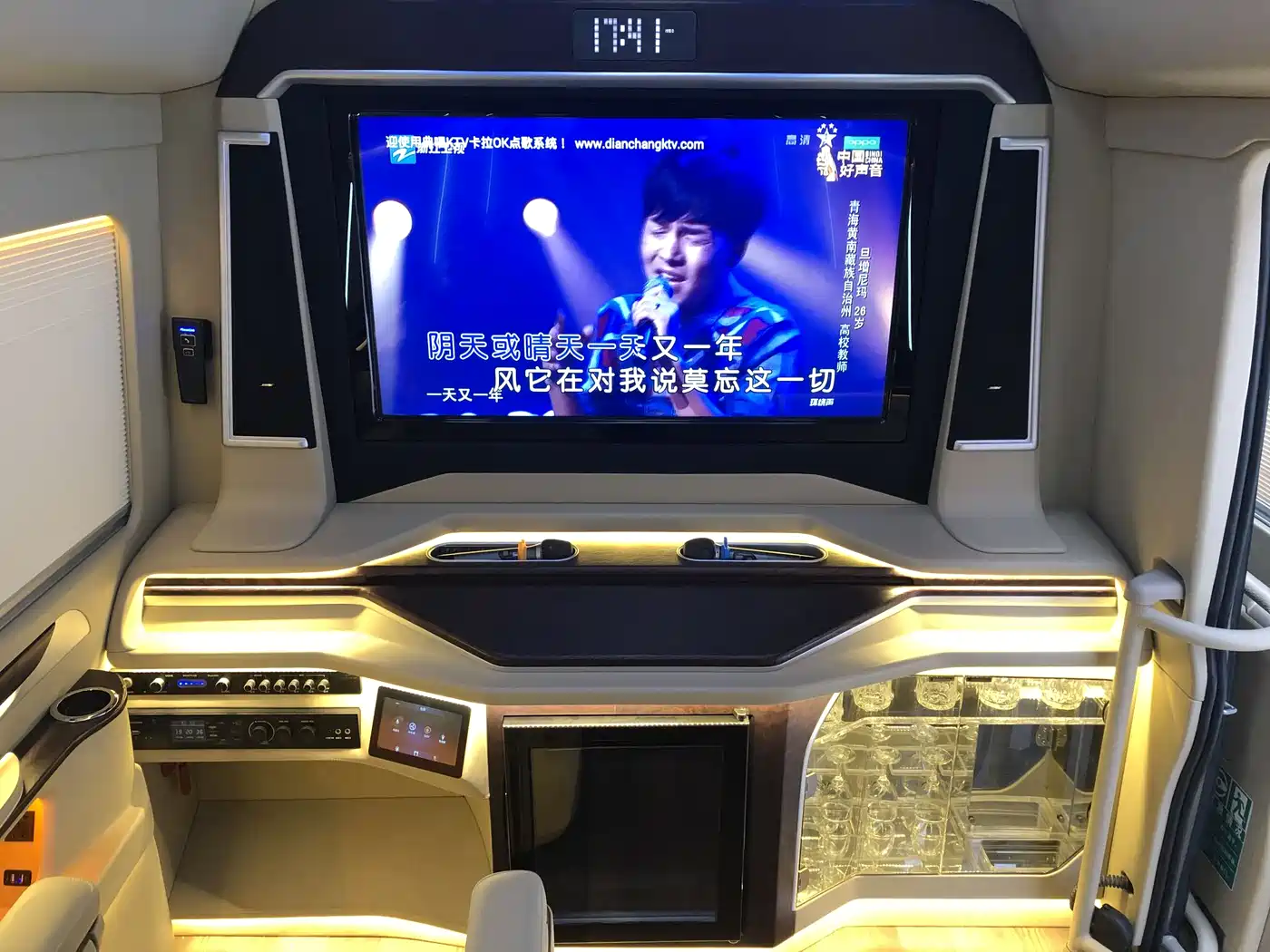 Toyota Coaster 2019 4.0L Premium Vehicle GRB53L-ZCMSK 20-seater Special Edition 9GR фото 15