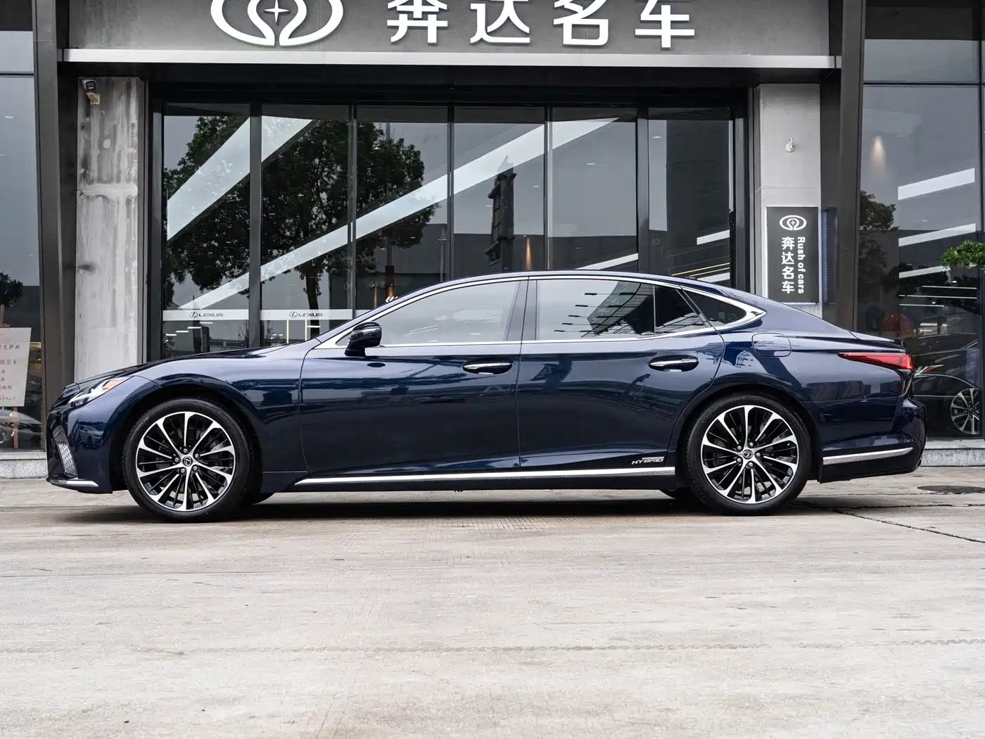 Lexus LS 2021 500h Executive Edition фото 4