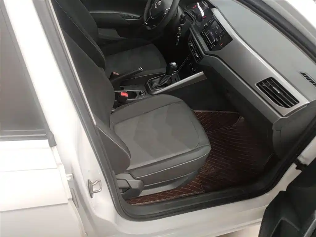 Volkswagen Polo 2019 Plus 1.5L Automatic Panorama Enjoyment Edition фото 25