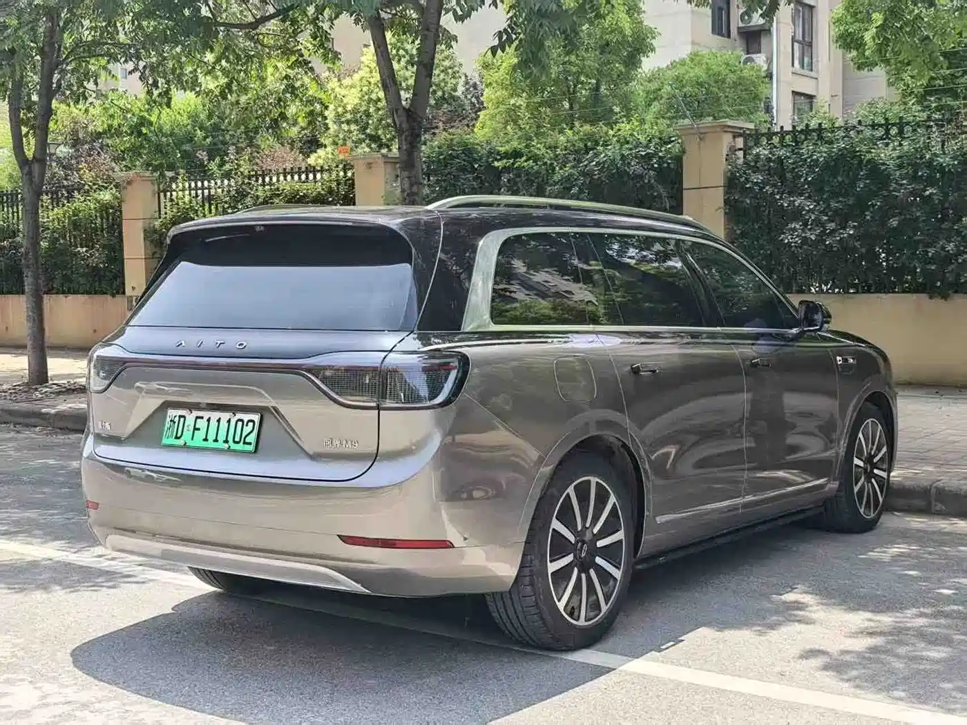 AITO Wenjie AITO M9 2024 Extended Range Ultra 42kWh 6-Seater фото 9