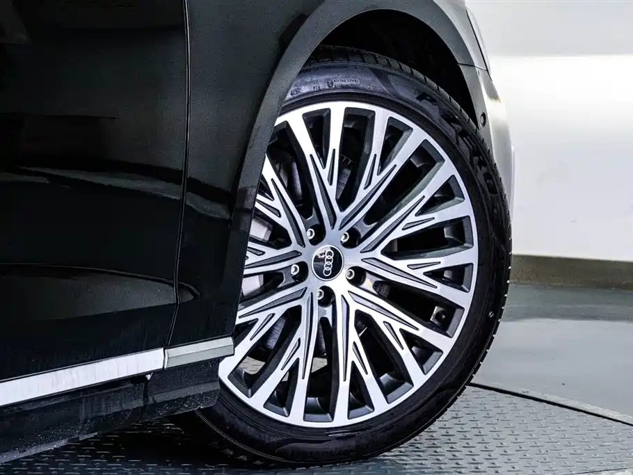 Audi A8 2025 A8L 50 TFSI quattro Exclusive Selection фото 23