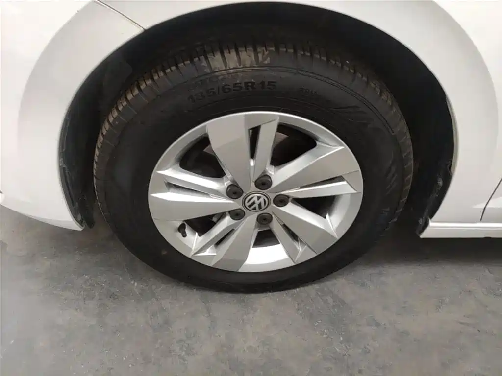 Volkswagen Polo 2019 Plus 1.5L Automatic Panorama Enjoyment Edition фото 23