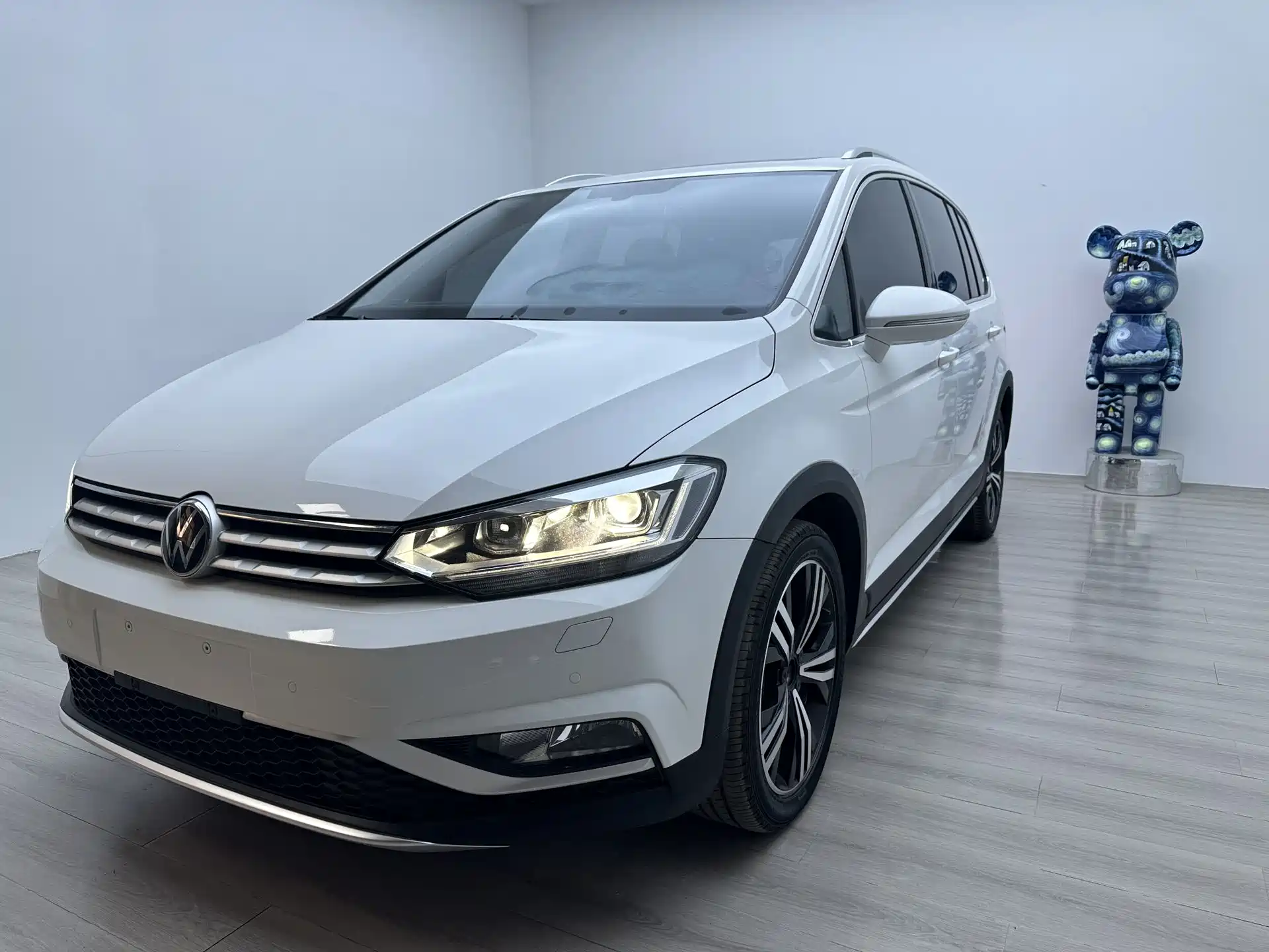 Photo 1 - Volkswagen Touran