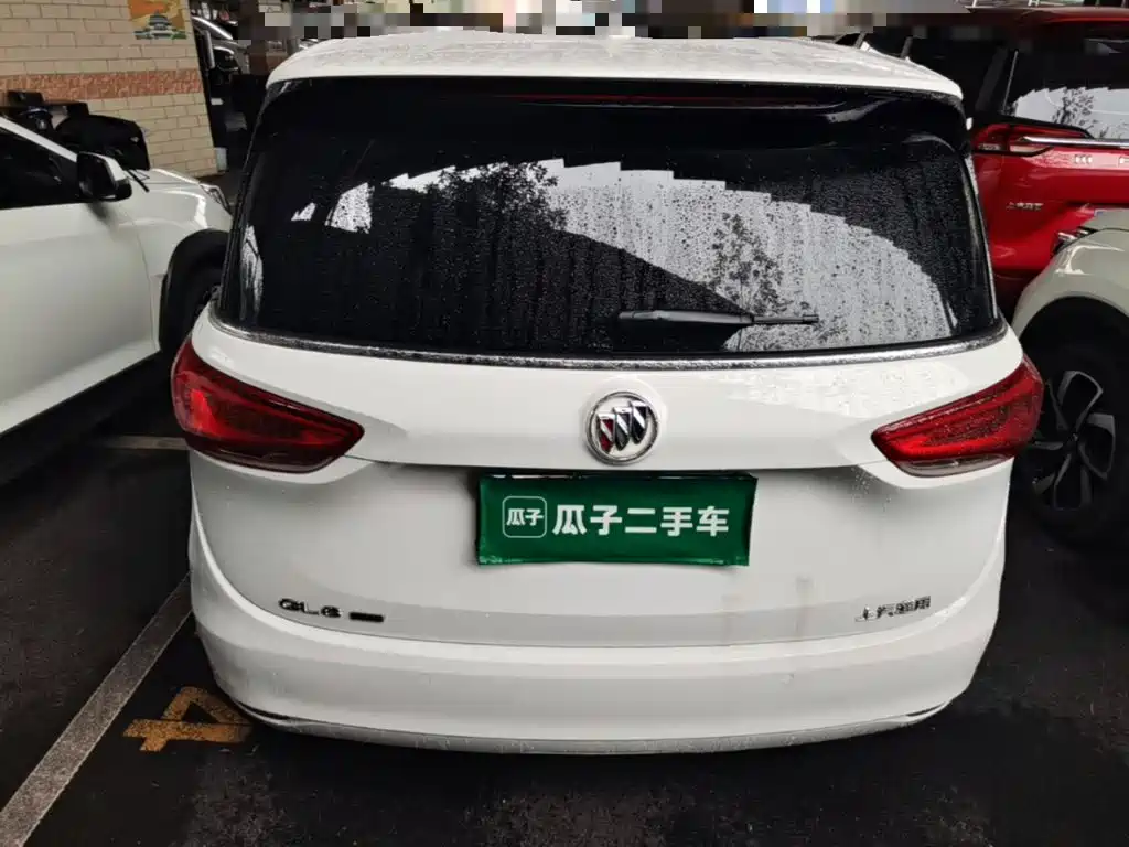 Photo 6 - Buick GL6