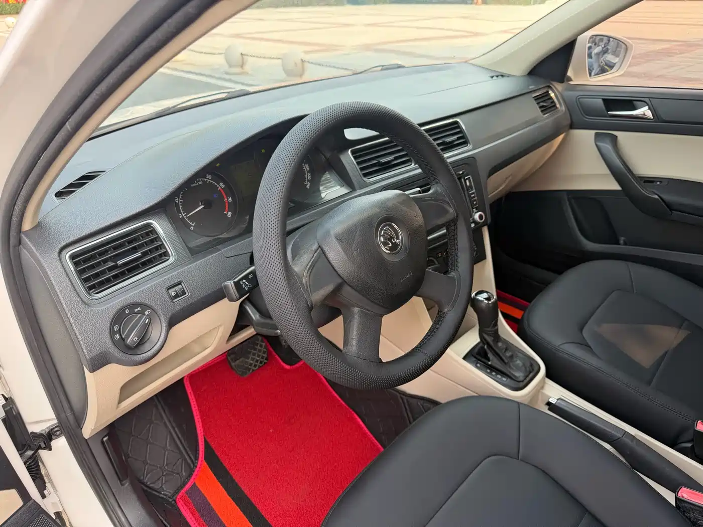 Škoda Rapid 2013 1.6L Automatic Smart Selection фото 24