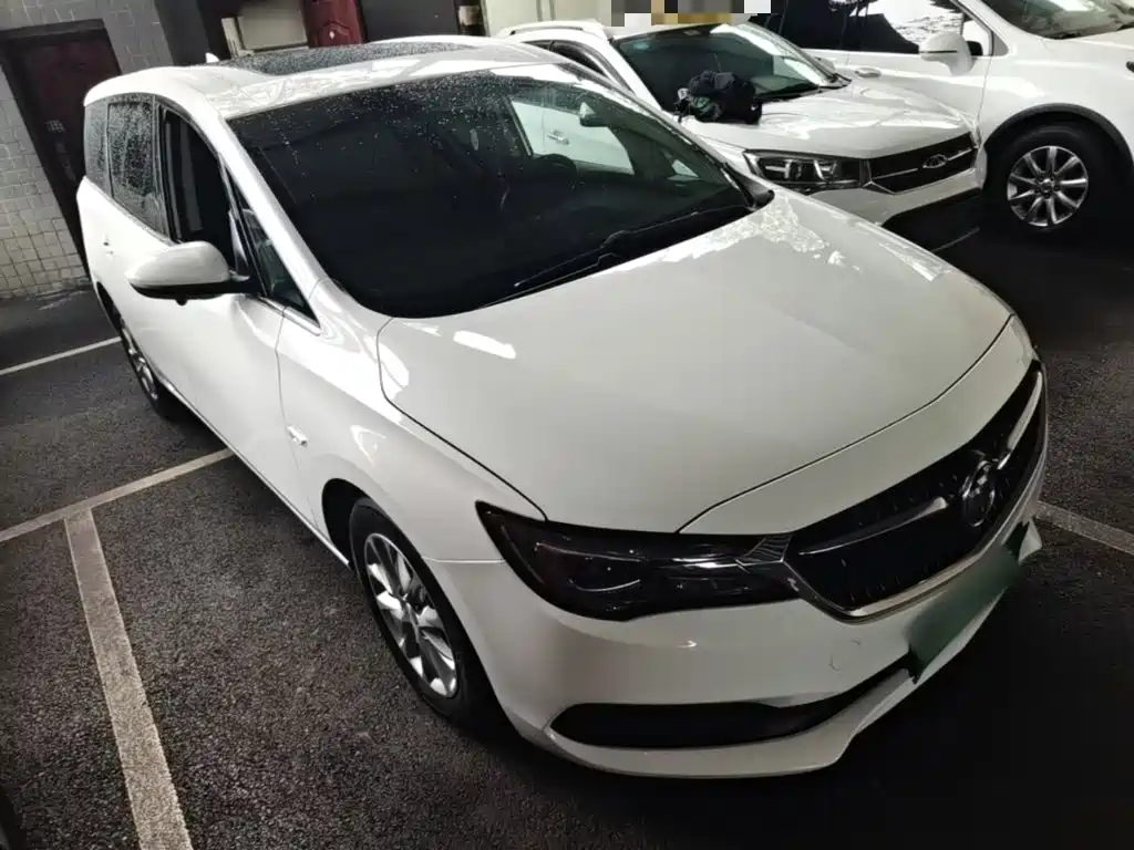 Photo 4 - Buick GL6