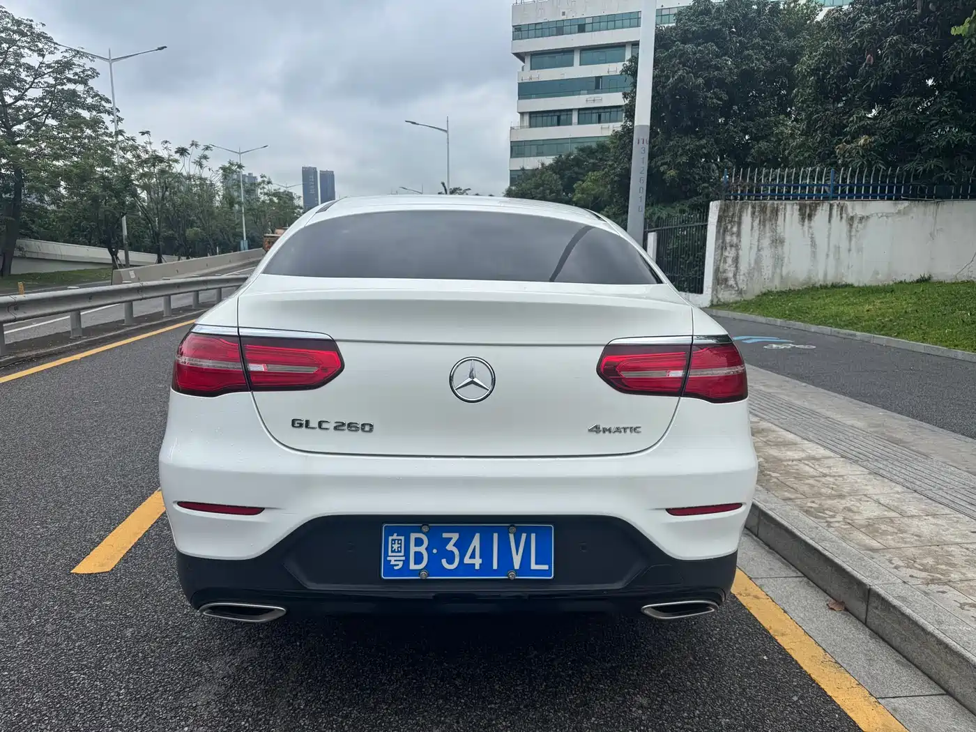 Mercedes-Benz GLC Coupe 2017 GLC 260 4MATIC Coupe SUV фото 4