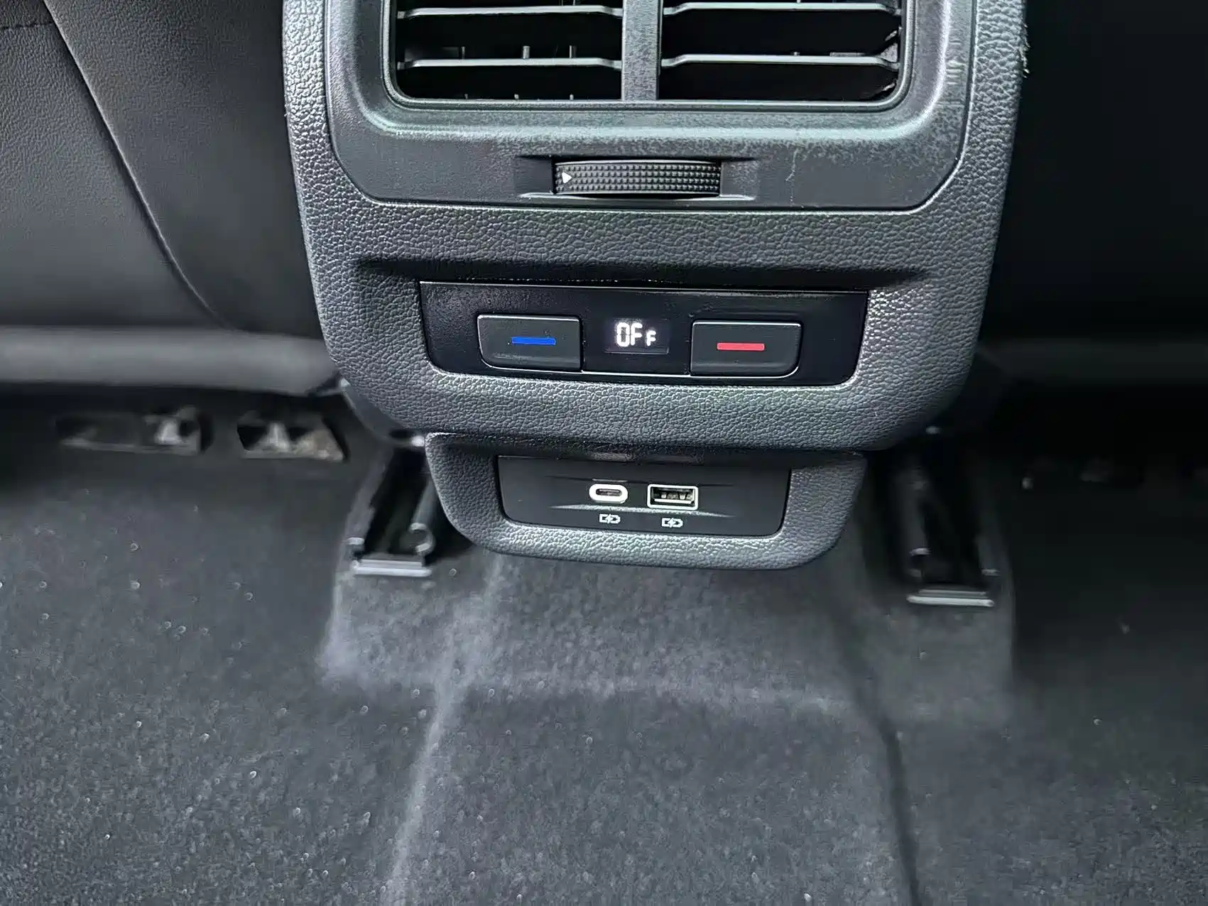 Photo 18 - Volkswagen Touran