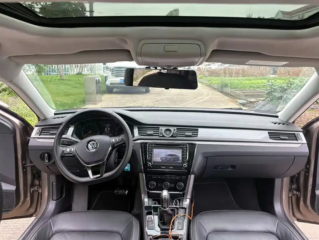 Volkswagen Passat 2016 280TSI DSG Honor Edition фото 4