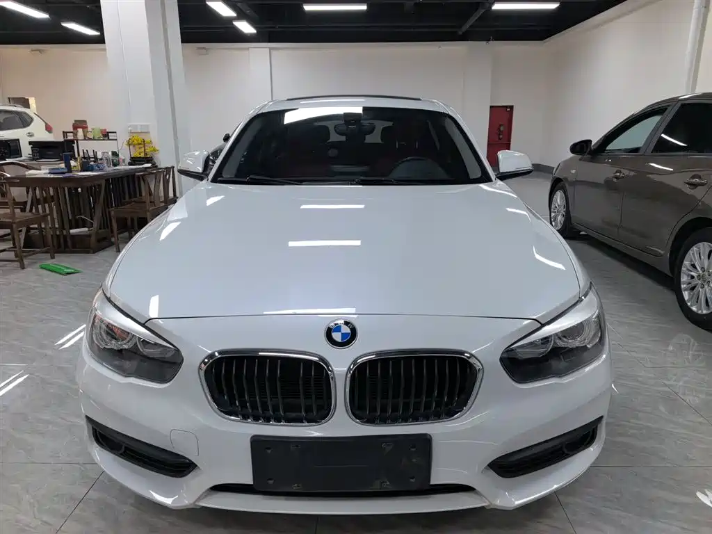 BMW 1 Series (Import) 2018 118i Leading фото 3