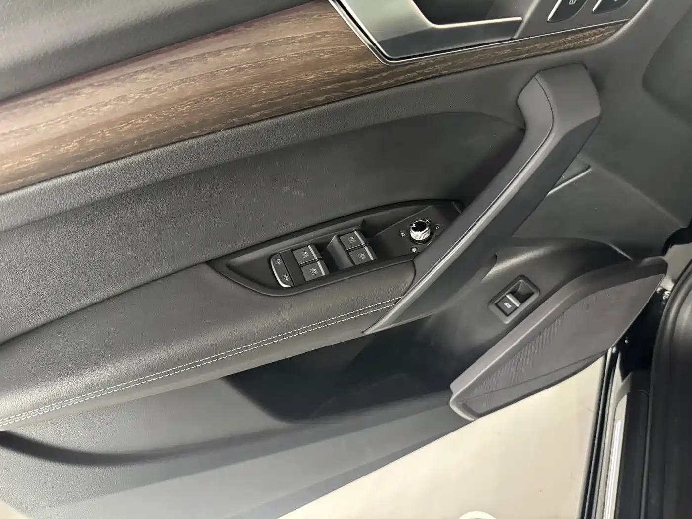 Audi Q5L 2024 Model 40 TFSI Luxury Dynamic фото 15