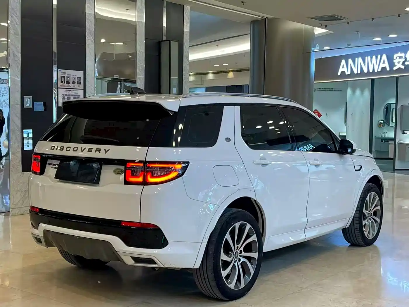 Land Rover Discovery Sport 2020 249PS R-Dynamic Performance Tech 7-seater фото 7