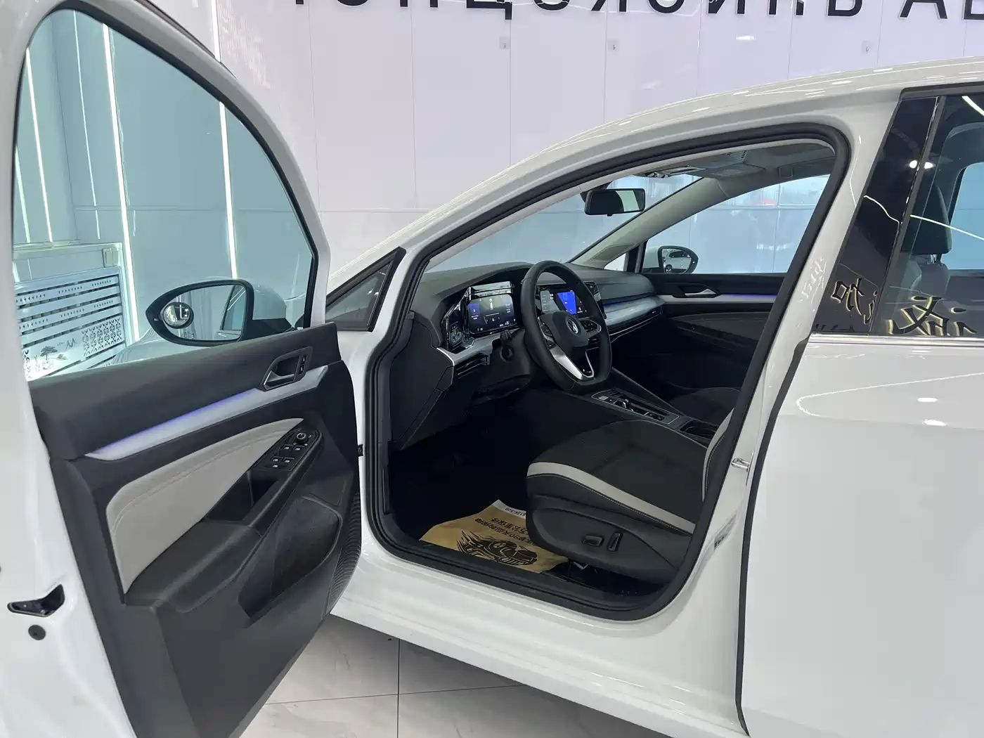 Volkswagen Golf 2023 280TSI DSG Pro фото 7