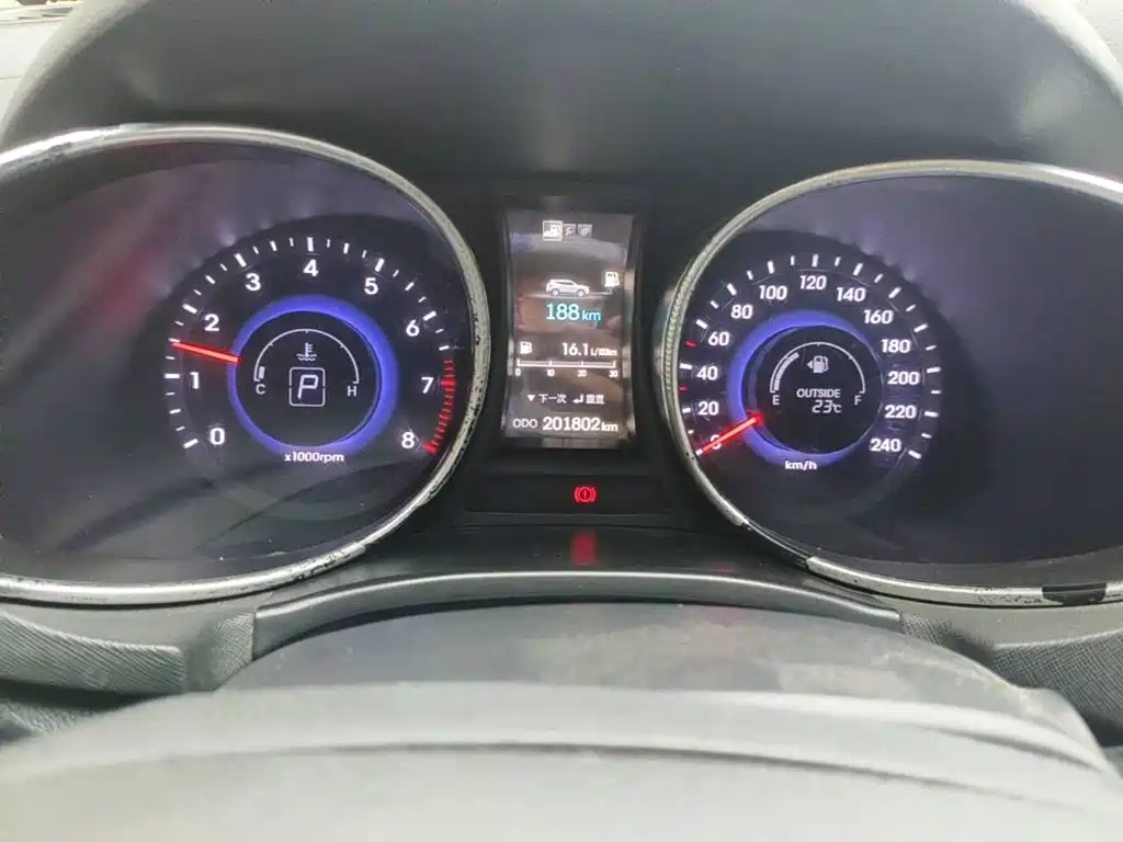 Photo 4 - Hyundai Santa Fe