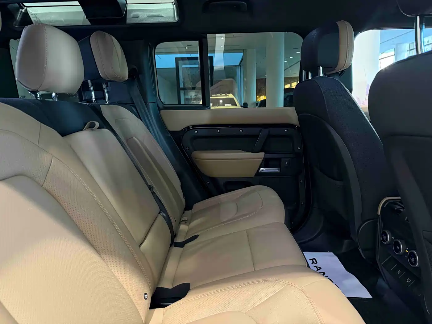 Фото 20 - Land Rover Defender