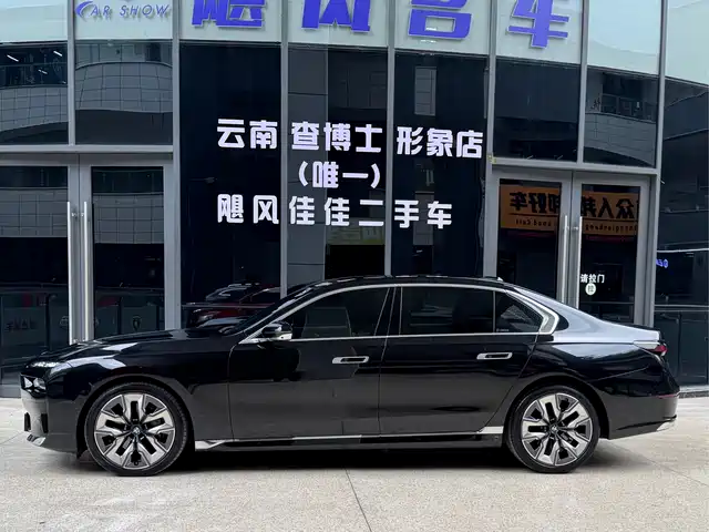 BMW 7 Series 2023 Model 740Li Premium Luxury Package — фото 3