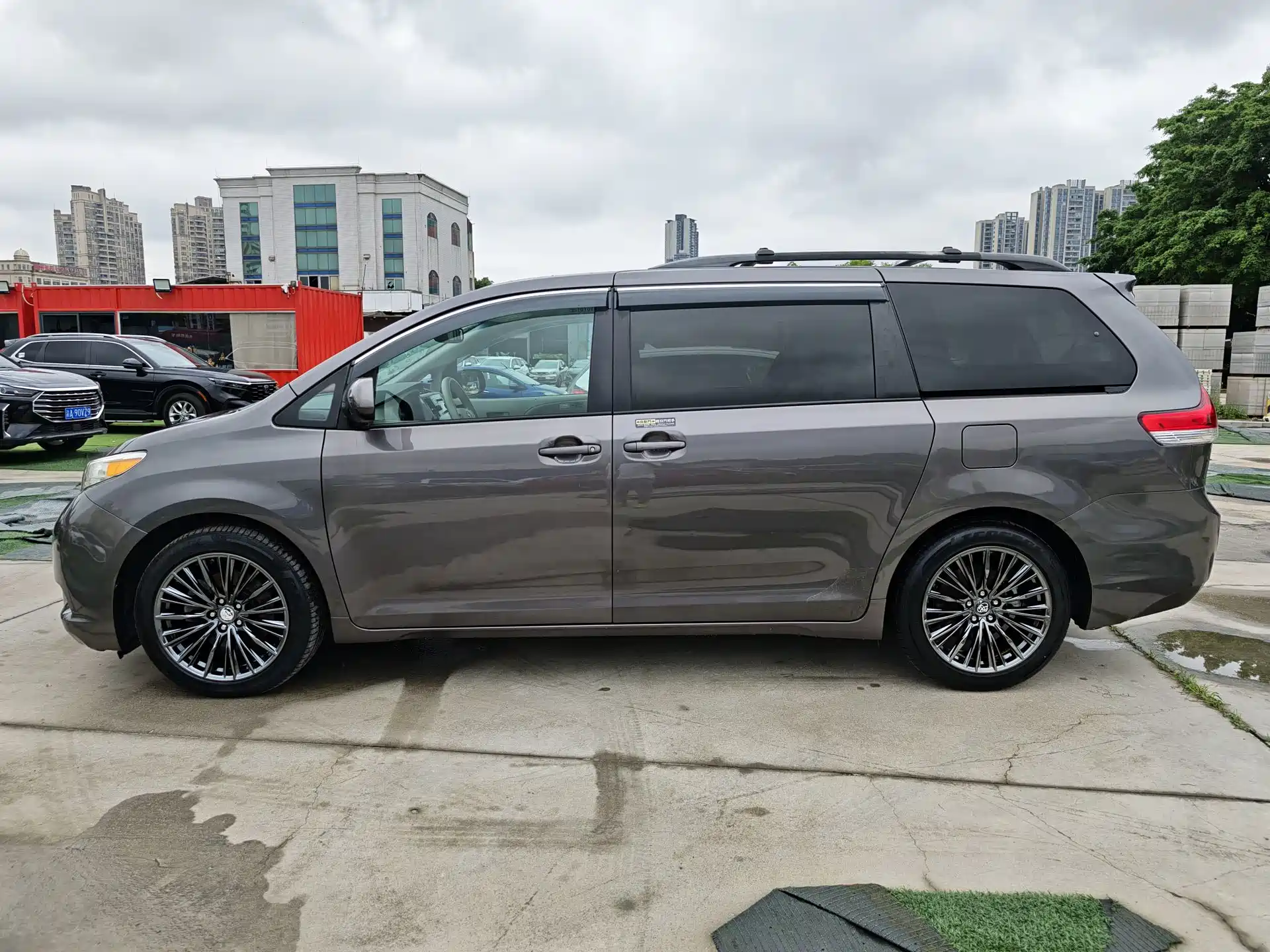Photo 7 - Toyota Sienna